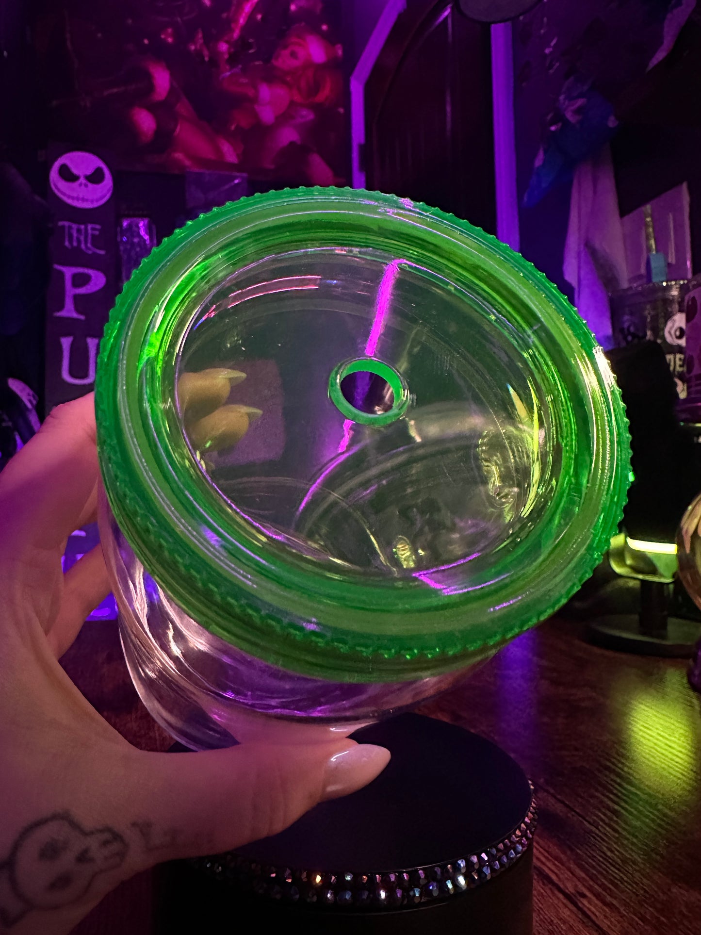 ✦ 20 oz Venom ✦